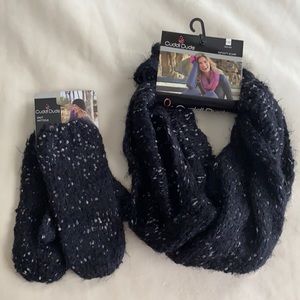 NWT Mittens and Infinity Scarf set CuddlDuds